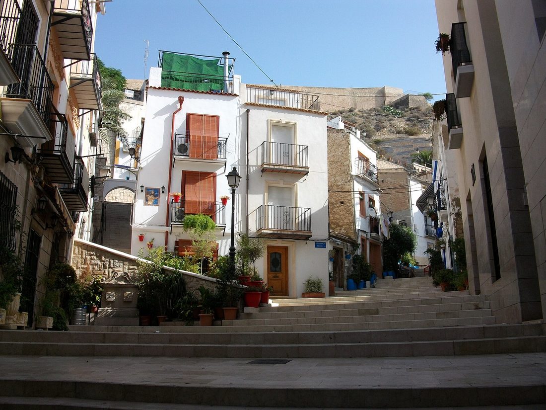 Barrio Santa Cruz — kolorowa starówka