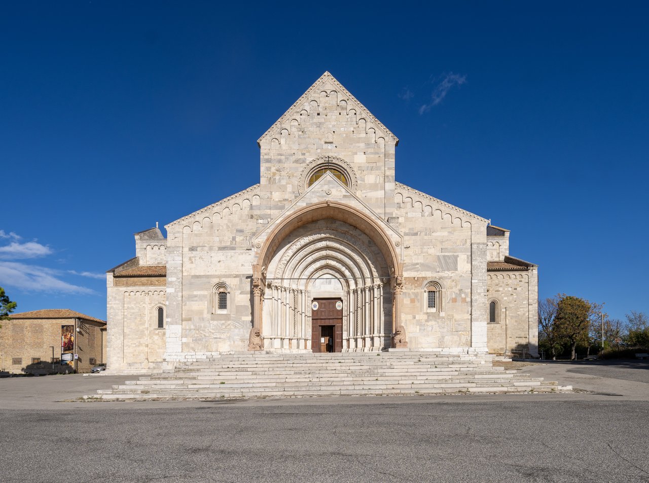 Katedra San Ciriaco nad portem