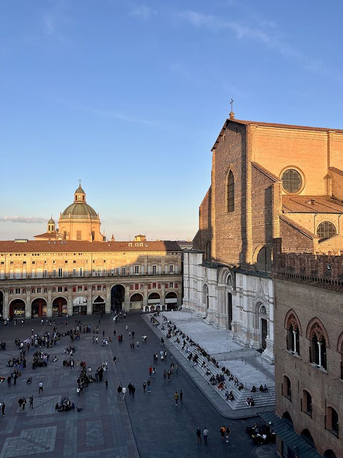 Piazza Maggiore i fontanna Neptuna