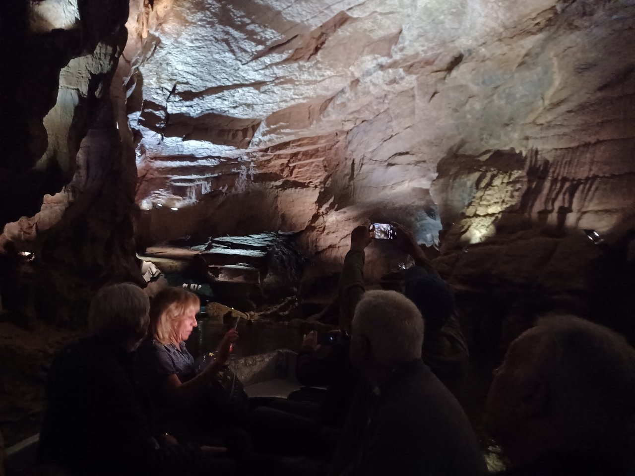 Coves de Sant Josep — podziemna rzeka łodzią