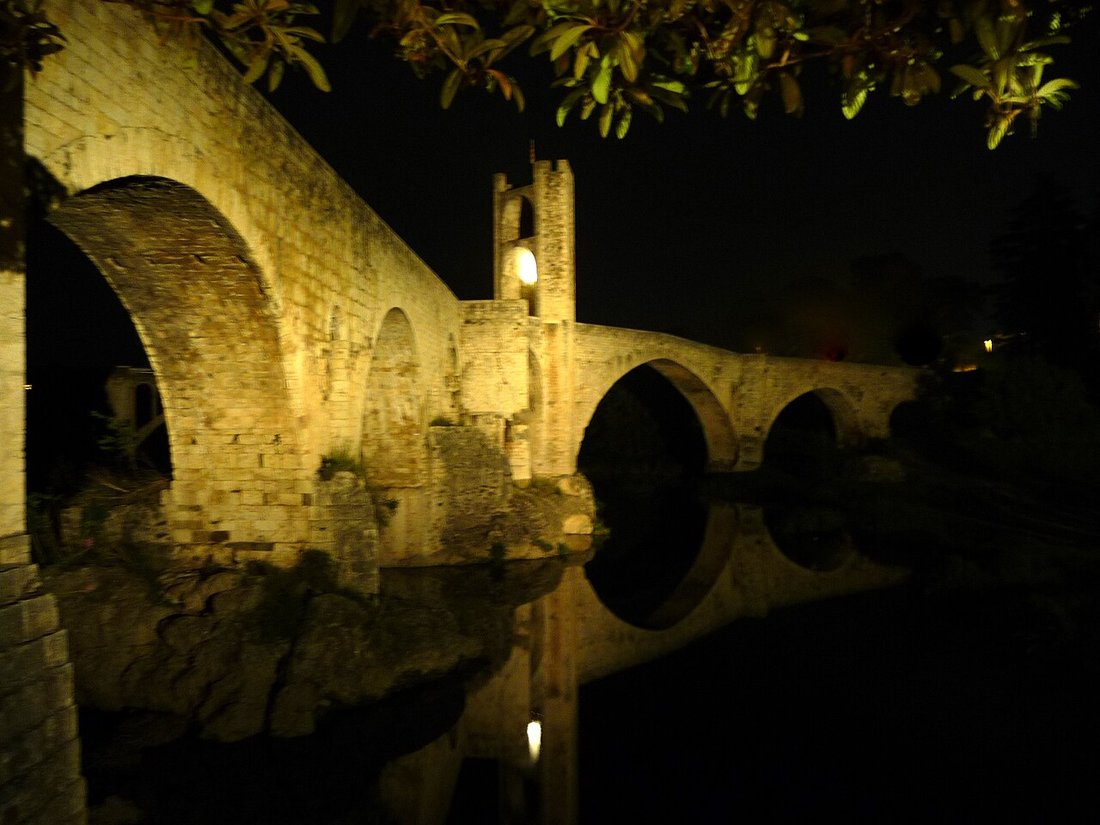 Besalú — most jak z bajki