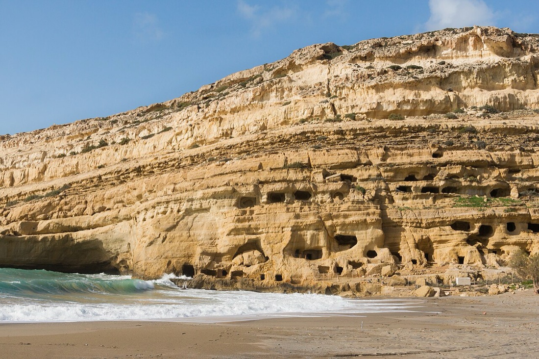 Matala — groty nad plażą