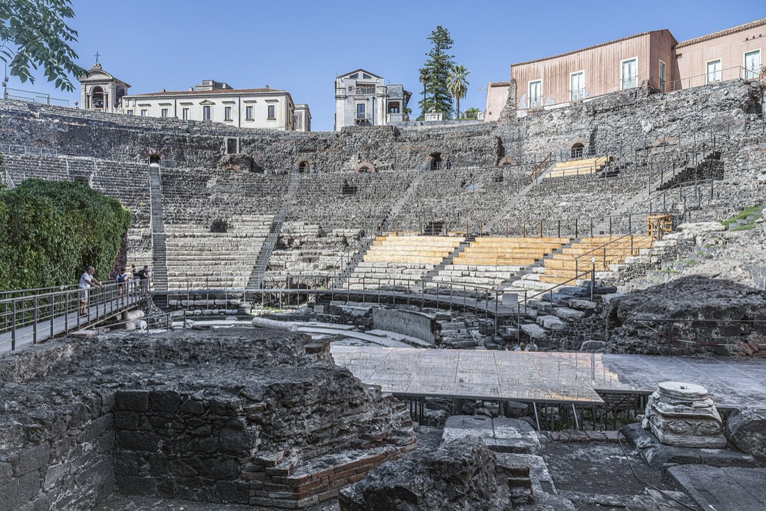Teatro Romano — antyczny teatr wciśnięty w miasto