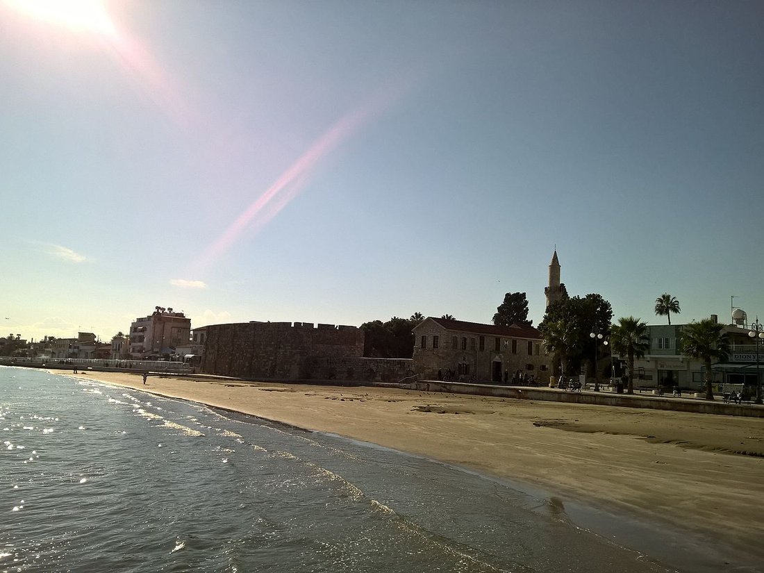 Finikoudes — plaża i promenada