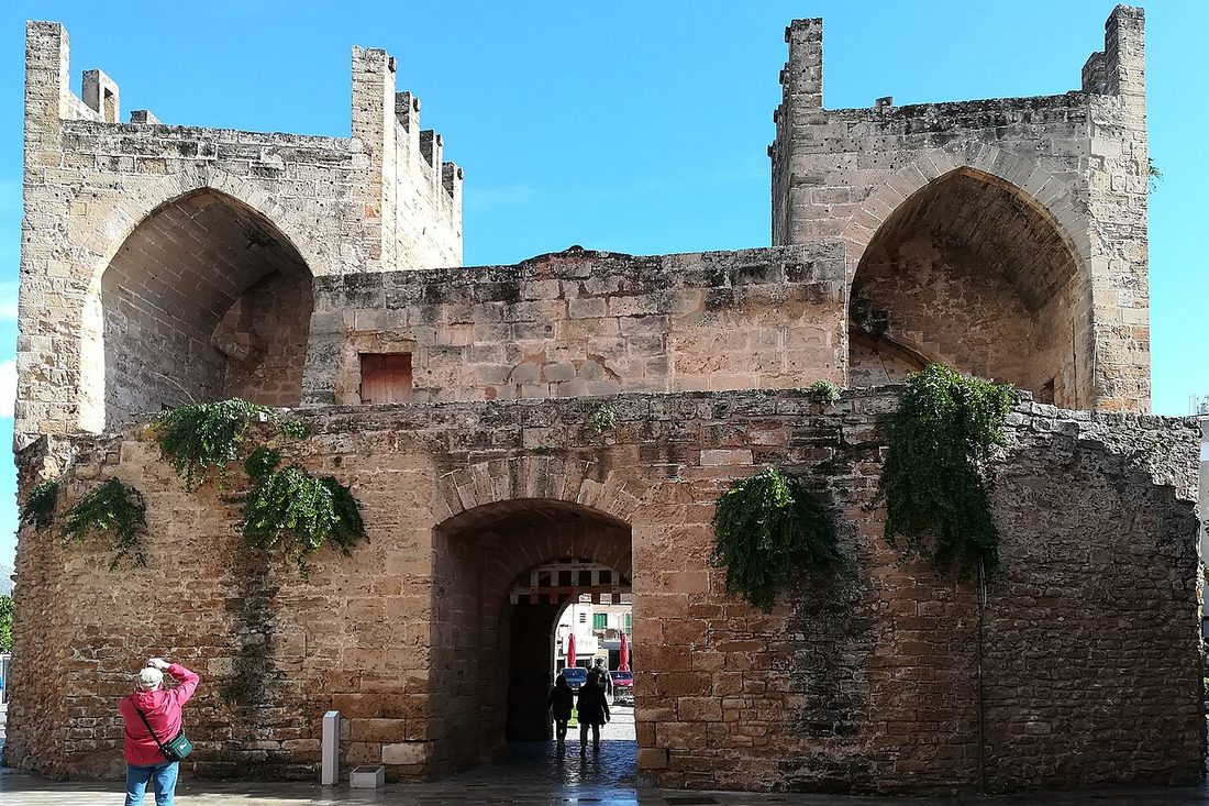 Alcúdia — starówka w murach