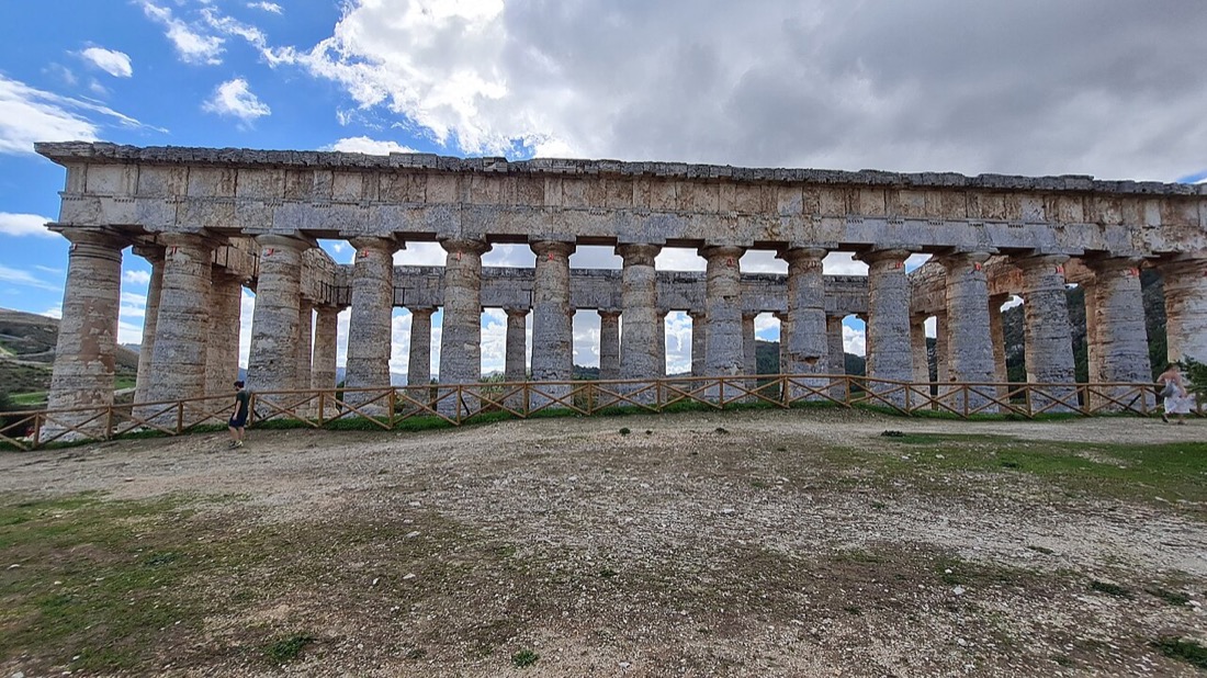Segesta — świątynia na wzgórzu