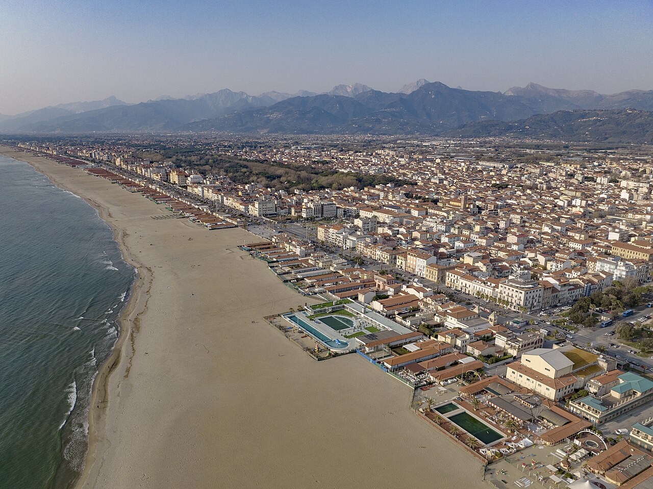 Viareggio — piasek najbliżej Pizy