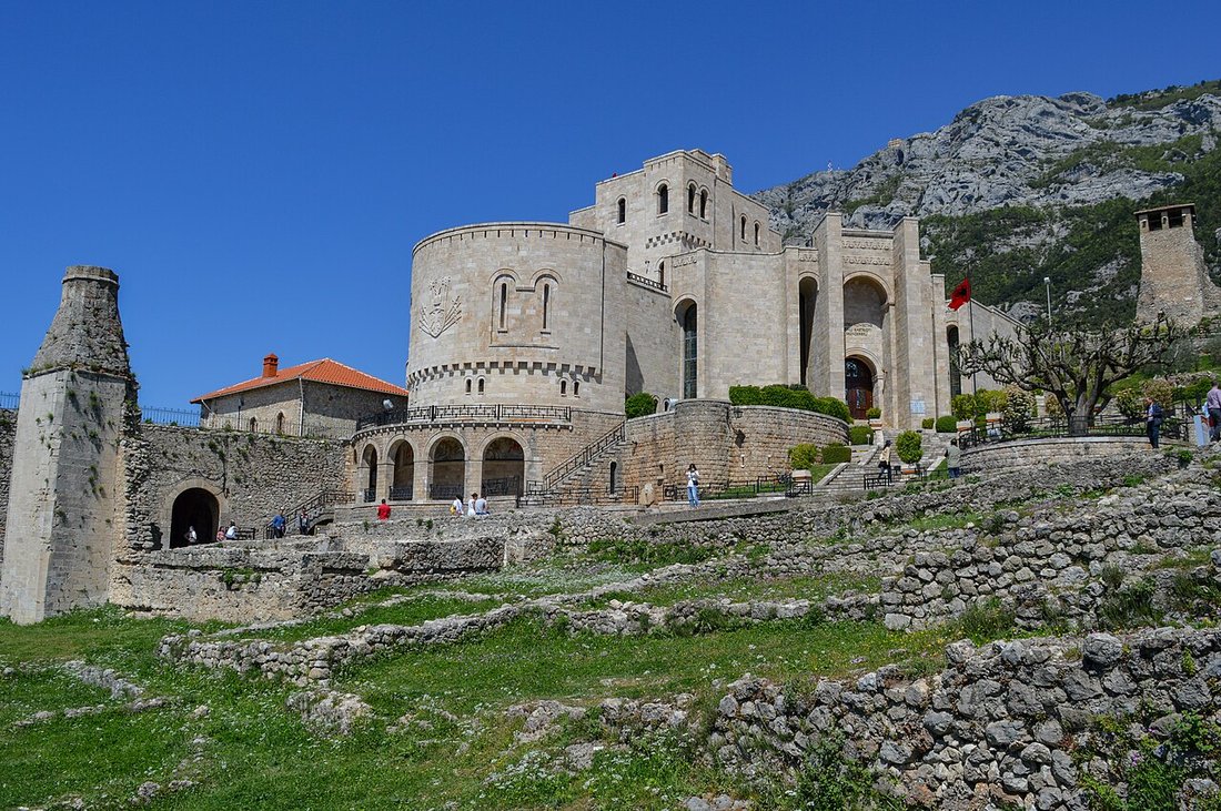 Kruja — zamek i bazar