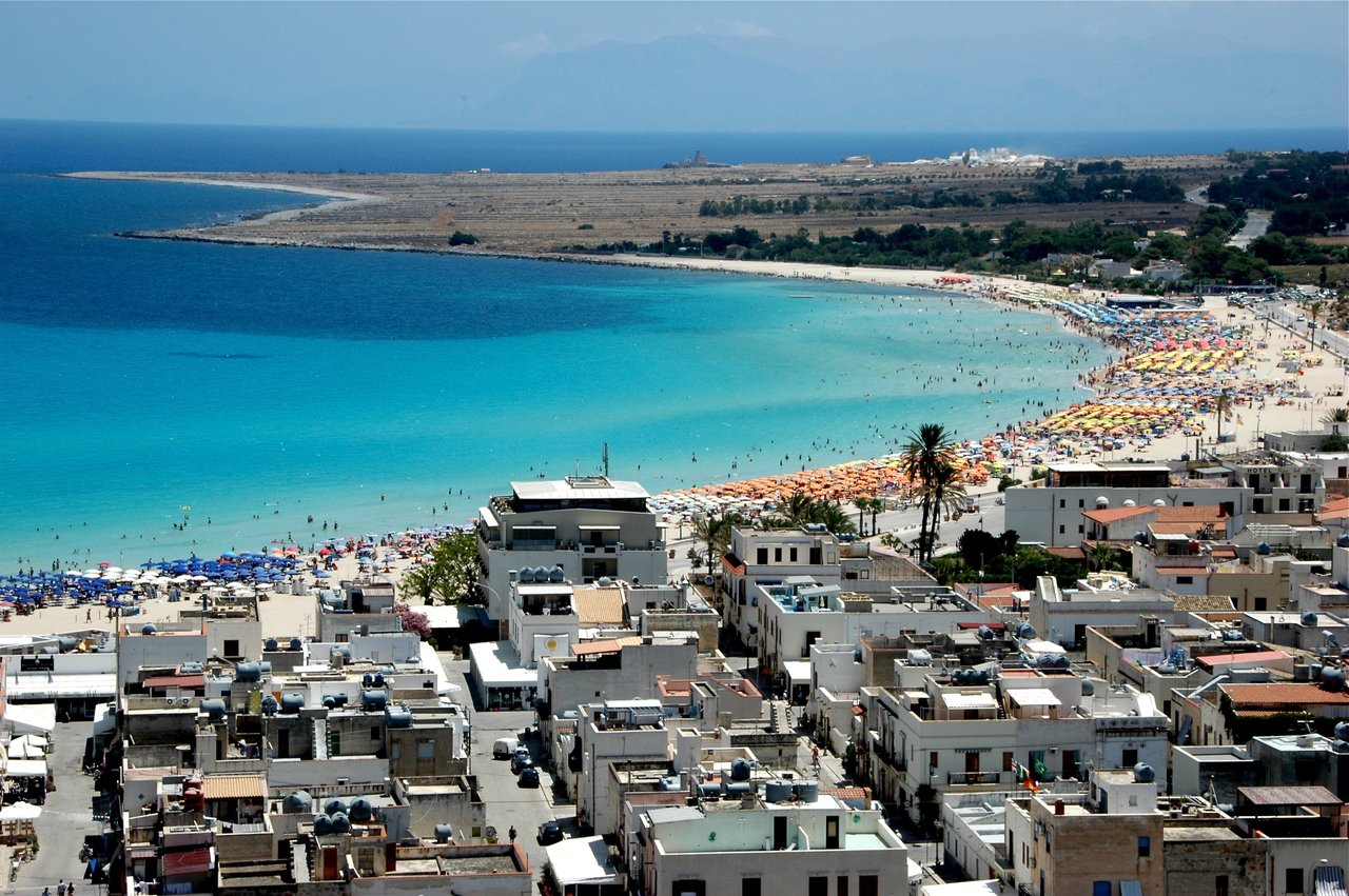 San Vito Lo Capo — plaża pod klifem
