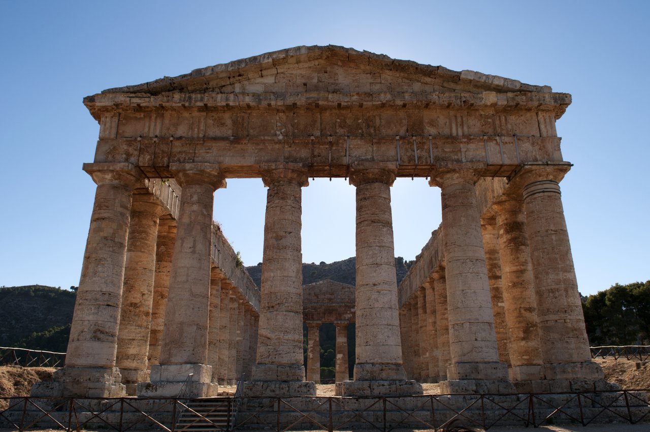 Segesta — grecka świątynia na wzgórzu